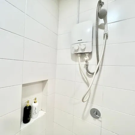 T4 1-10Pax 2Room Trefoil Cozy Home Setia Alam Wifi Exterior photo