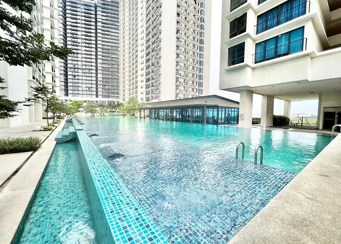 T4 1-10Pax 2Room Trefoil Cozy Home Setia Alam Wifi