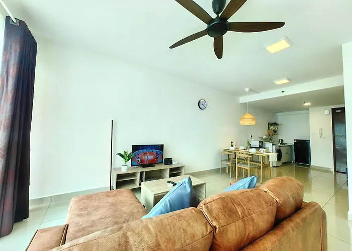 T4 1-10Pax 2Room Trefoil Cozy Home Setia Alam Wifi