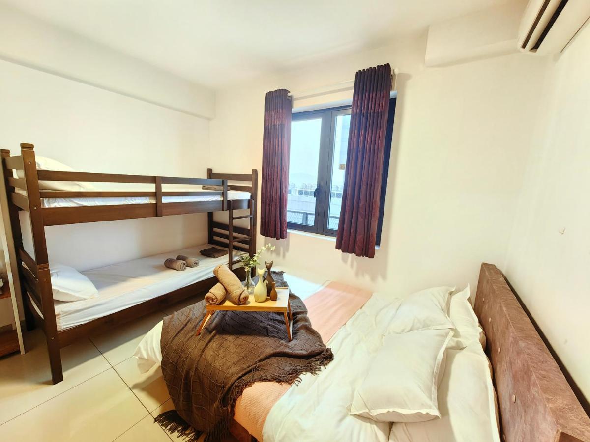 Apartment T4 1-10pax 2room Trefoil Cozy Wifi Setia Alam