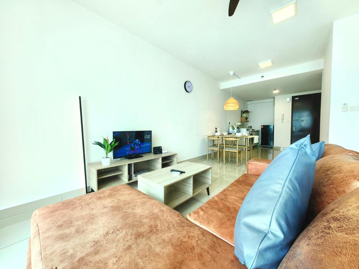 Apartment T4 1-10pax 2room Trefoil Cozy Wifi Setia Alam