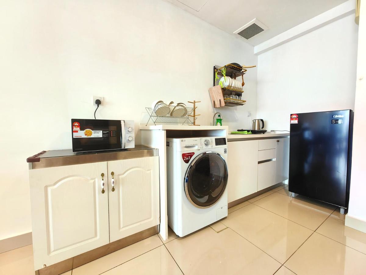 Apartment T4 1-10pax 2room Trefoil Cozy Wifi Setia Alam